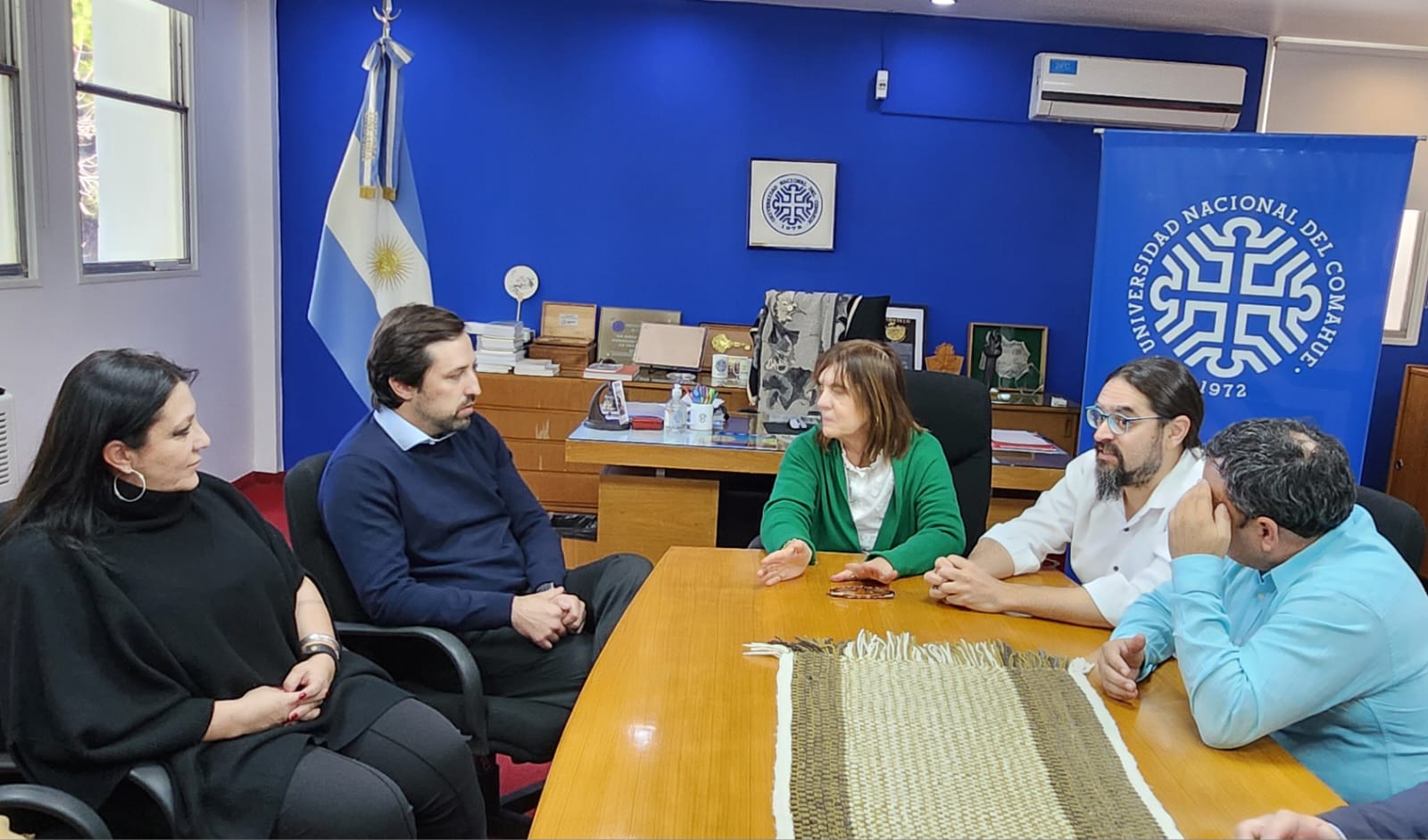 Se analiza la crisis del sistema de Salud y la Educacucíon.